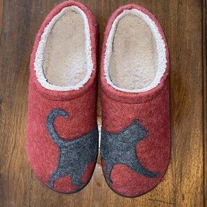 L.L. Bean Daybreak Scuffs Dark Red with Grey Cat Motif Appliqué |Women's Size 11